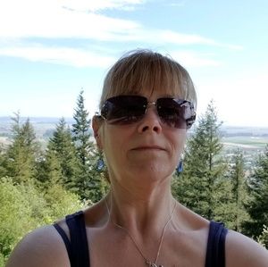 Meet your Posher, Laurie